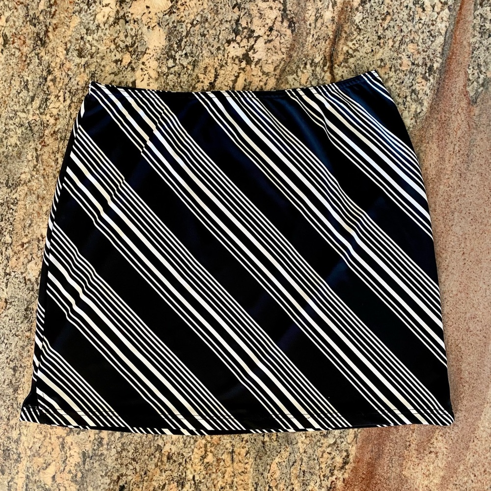 Premier collection black/ white stripe lightweight skirt above knee SIZE XL